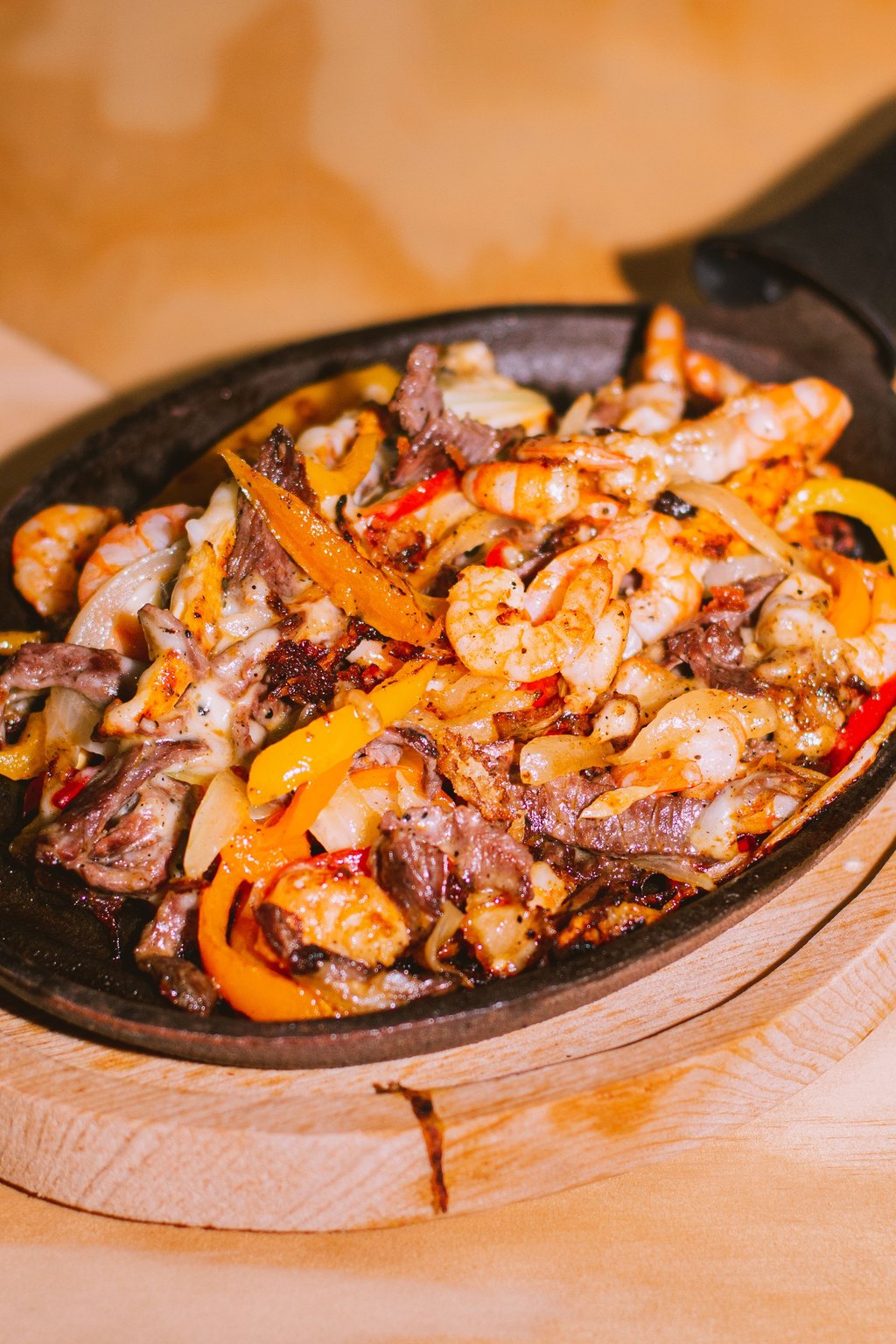 Close up of skillet chicken fajitas
