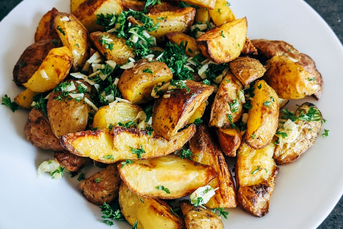 Crispy Garlic Parmesan Potatoes ready to serve