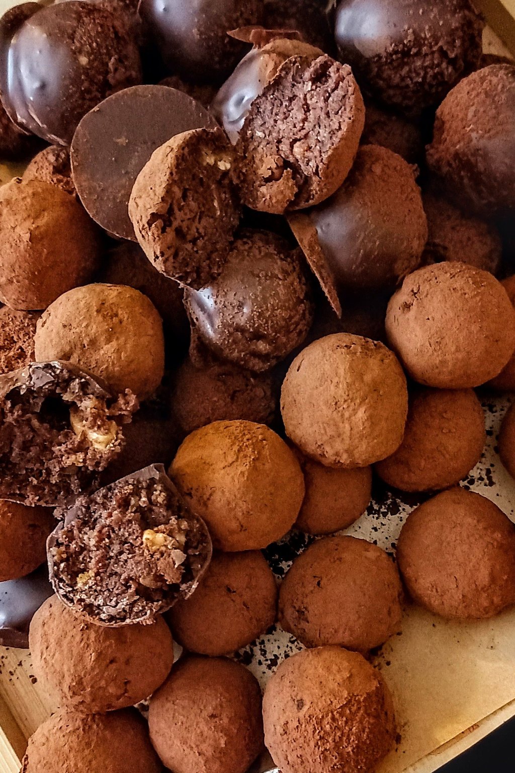 Close up of easy chocolate truffles