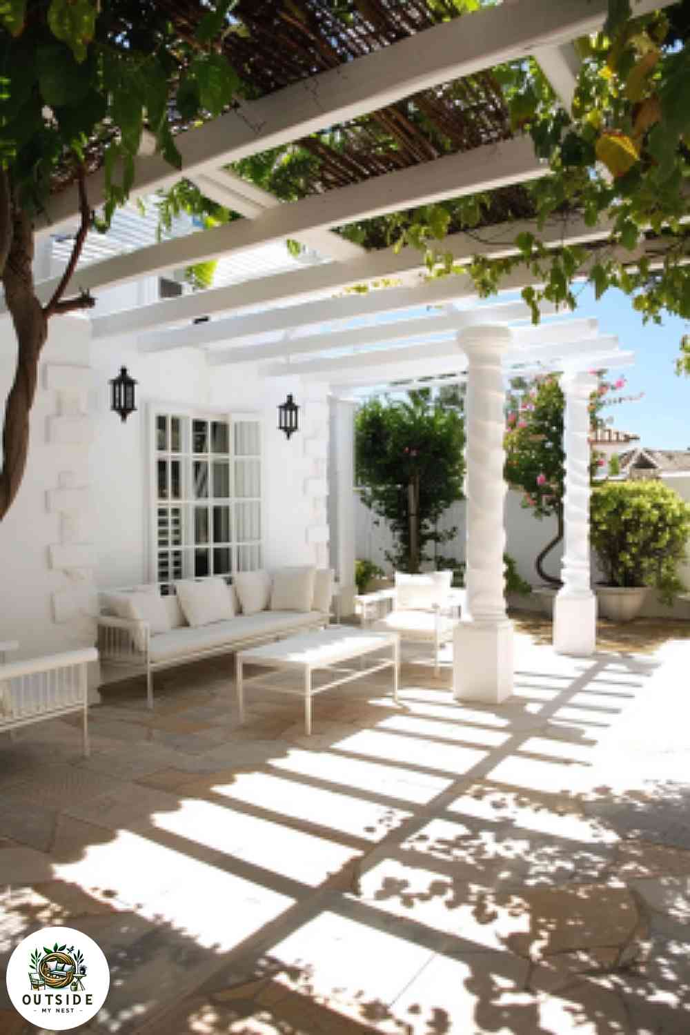 Andalusian white haven with marble tiles